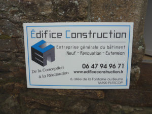 réalisation d'un panneau publicitaire de chantier en PVC alvéolaire